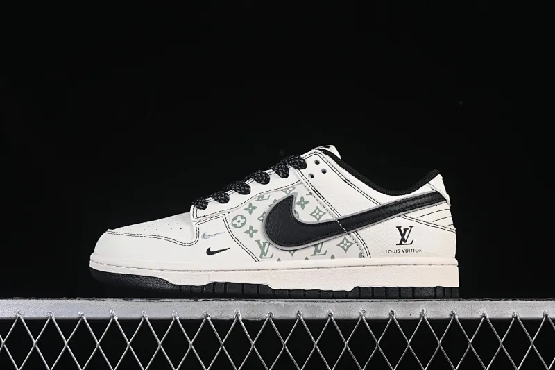 All categories Nk SB Dunk Series Nk SB Dunk Low High-end customized low-top sneakers Nike SB Dunk Low LV co-branded printed beige and black hook High-end customized low-top casual sneakers HH7518-095